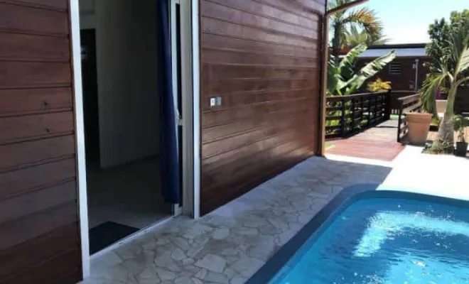 Location bungalow avec terrasse à Saint-Pierre et sa région - Les Berges d’Abord